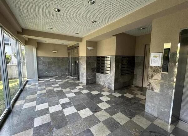 【ガーデンライフ和白丘】弐番館　エントランス