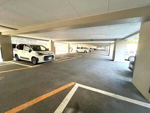 弐番館(駐車場) 弐番館(駐車場)