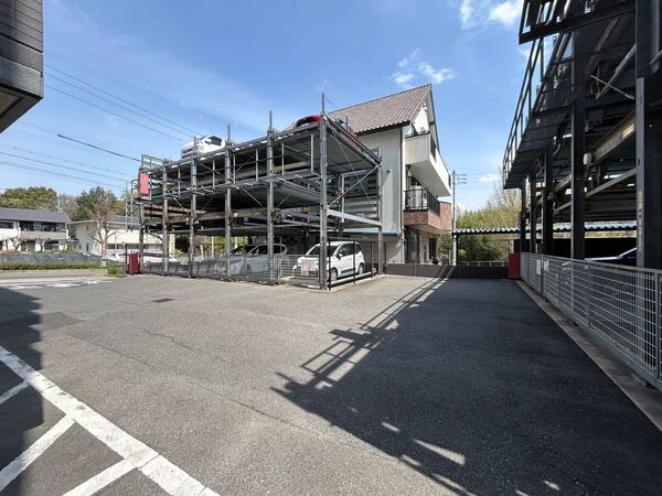 【ダイアパレス荒池緑地】駐車場 【ダイアパレス荒池緑地】駐車場