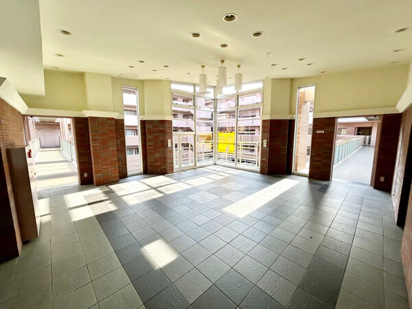 【ディーグランセあやめ池】エントランス