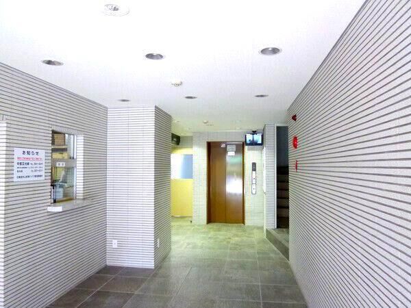 【日商岩井上前津ハイツ】エントランス３