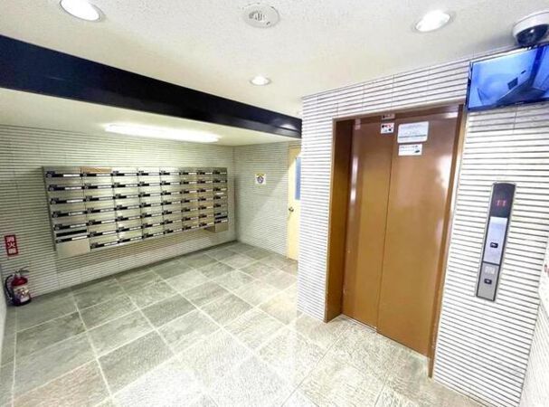 【日商岩井上前津ハイツ】エントランス２