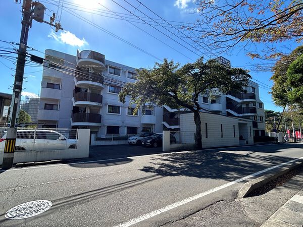 【ライオンズマンション香澄町ガーデン】外観写真