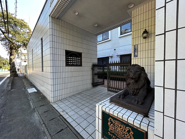 【ライオンズマンション香澄町ガーデン】マンションアプローチ