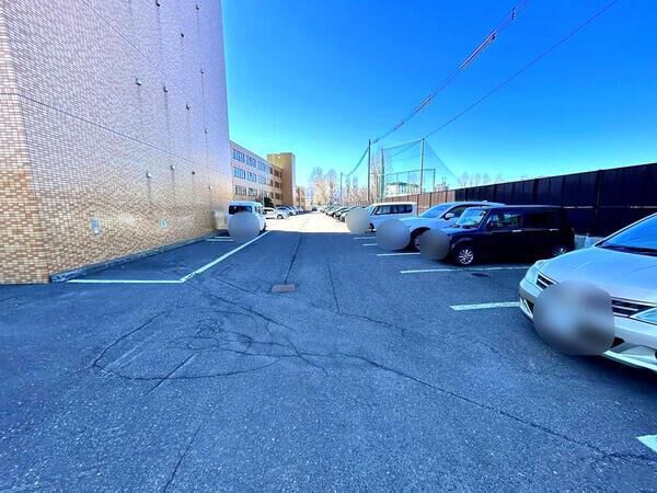 【ダイアパレス北大西】共用部分（駐車場）