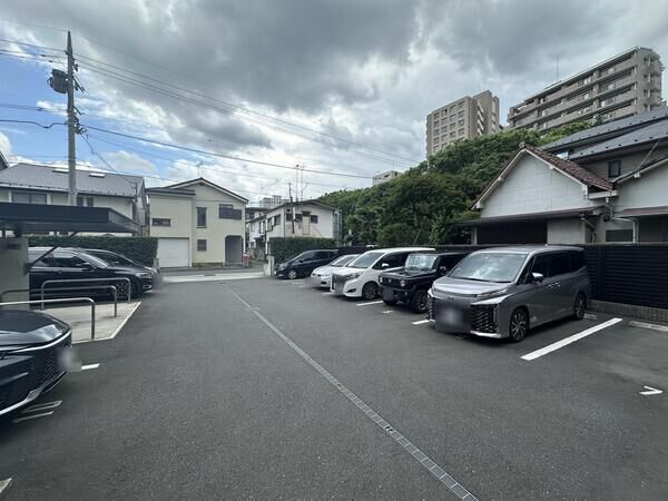 【リビオ大宮氷川参道ザテラス】駐車場