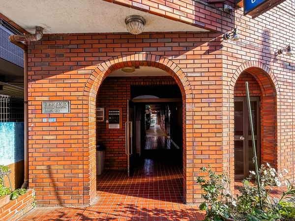 【ブリクメゾン北山】エントランス 【ブリクメゾン北山】エントランス