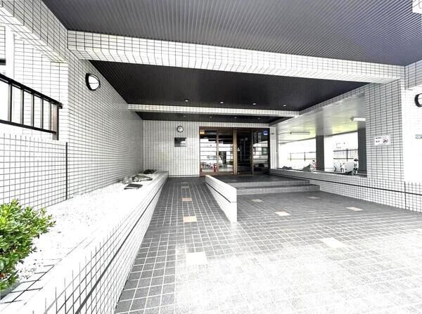 【クリオ伏見2番館】エントランス