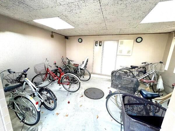 【グランドメゾン高見】共用部分（駐輪場）