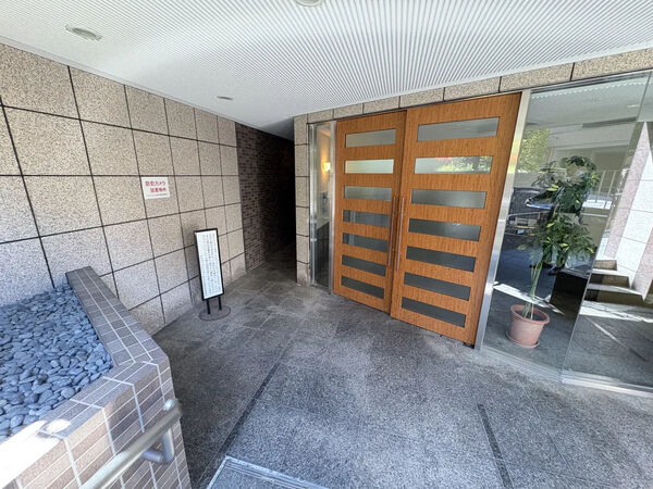 【ドラゴンマンション桜台壱番館】エントランス