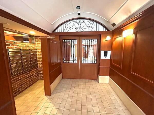 【メロディーハイム夕陽丘リージェンツコート】エントラン2