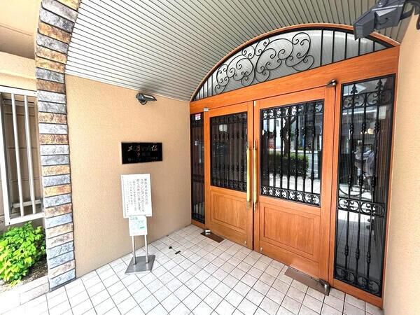 【メロディーハイム夕陽丘リージェンツコート】エントラン1