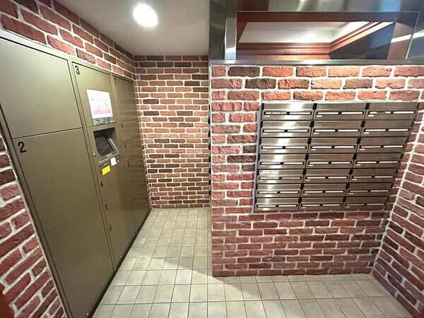 【メロディーハイム夕陽丘リージェンツコート】エントラン3