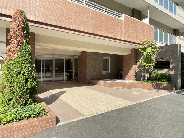 【ルジェンテ円山北ホームズ】エントランス