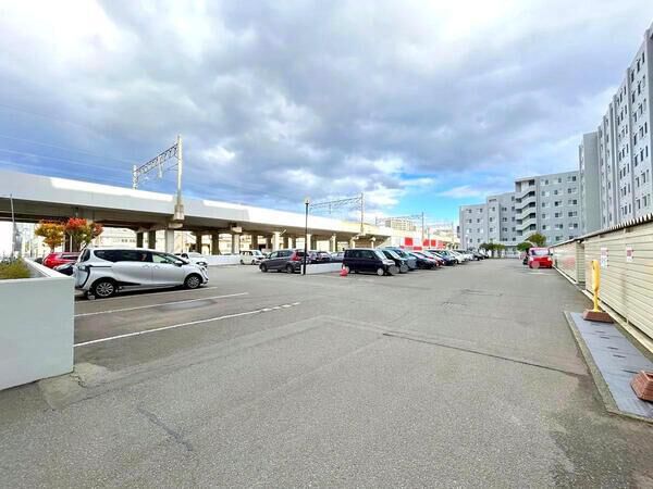 【クリーンリバー桑園駅前2】共用部分（駐車場）