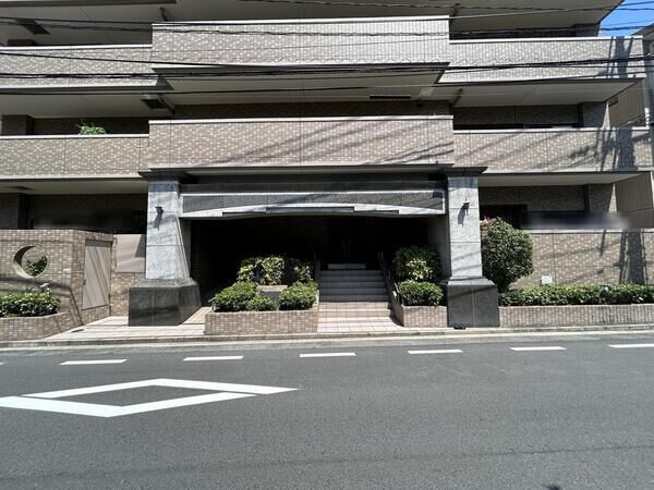 【藤和牛田中ホームズ弐番館】エントランス