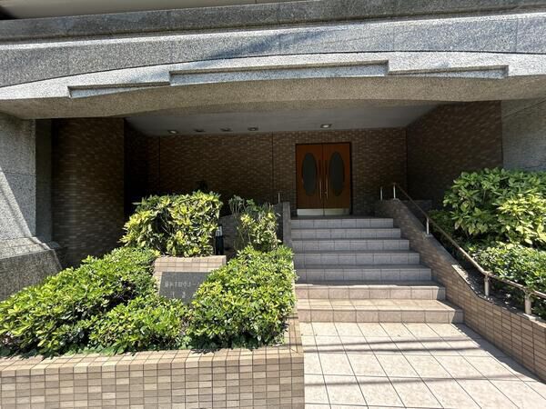 【藤和牛田中ホームズ弐番館】エントランス
