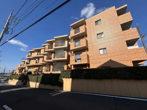 【ライオンズマンション左京山第2】外観