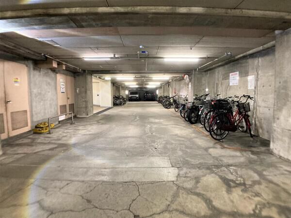 【勾当台ハイツ】駐車場・駐輪場