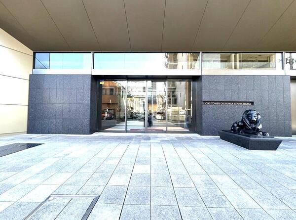 【ライオンズタワー岡山千日前】エントランス1 【ライオンズタワー岡山千日前】エントランス1