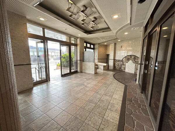 【ライオンズガーデン植田中央】エントランス