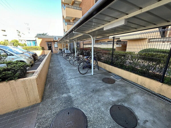 【ライオンズマンション元八事第2】駐輪場 【ライオンズマンション元八事第2】駐輪場