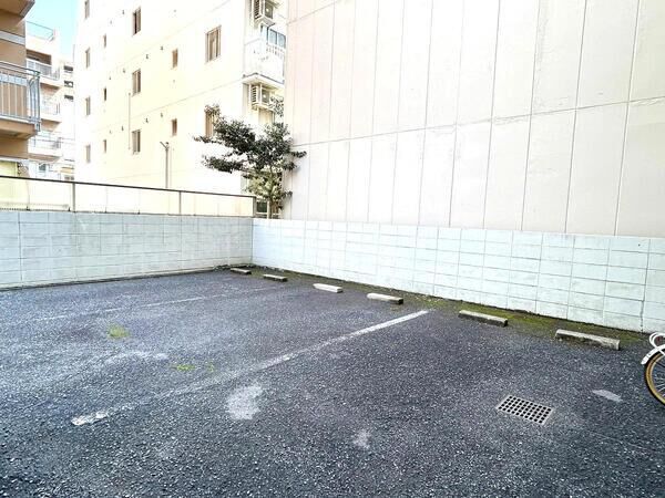 （駐車場）