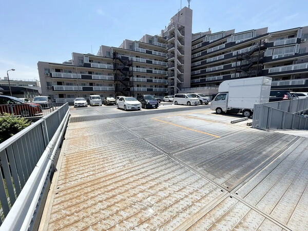 【ベルググランデ蕨】駐車場 【ベルググランデ蕨】駐車場