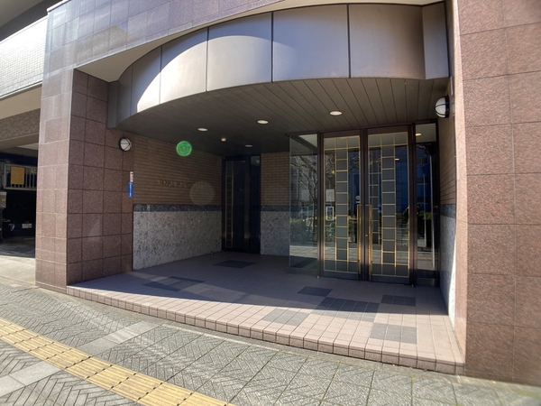 【ロイヤルパレス大町】エントランスアプローチ