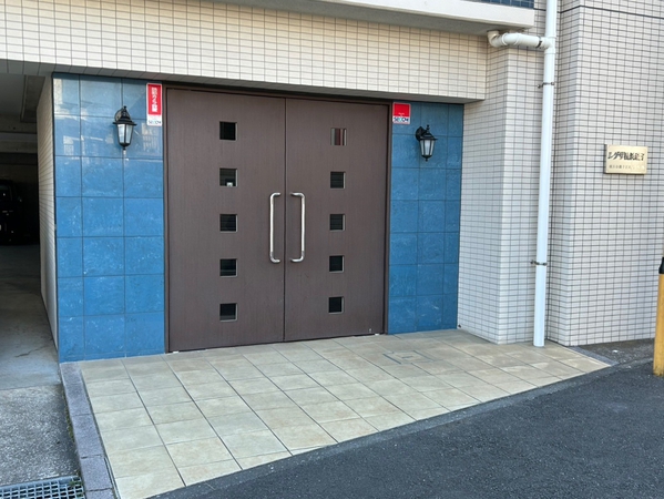 【レグザ横浜磯子】エントランス
