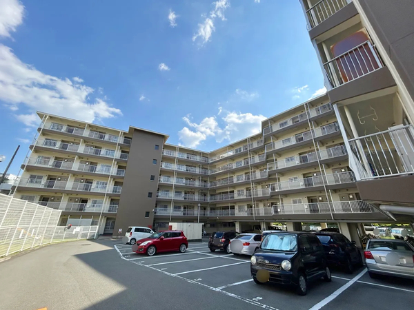 【学園前ガーデンハイツ】駐車場 【学園前ガーデンハイツ】駐車場