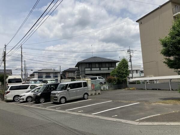 【ハイマート大宮A棟】駐車場