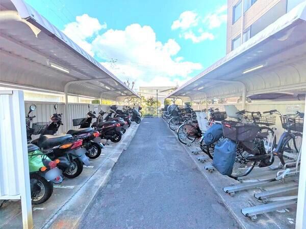 【ジークレフ高羽】二番館 共用部分(駐輪場) 【ジークレフ高羽】二番館 共用部分(駐輪場)