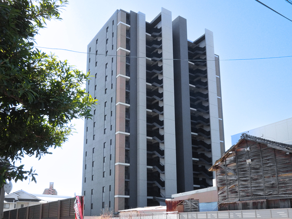 【サンメゾン豊川稲荷サウス】外観