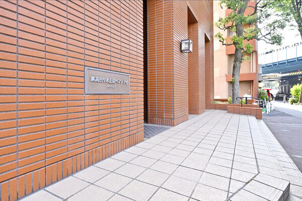 【代々木上原ペアシティアネックス】エントランスアプローチ 【代々木上原ペアシティアネックス】エントランスアプローチ