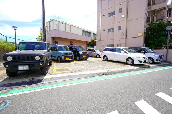 【藤沢キャッスル】駐車場