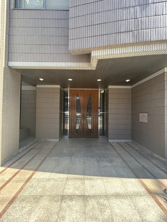 【比治山本町パーク・ホームズ弐番館】エントランス