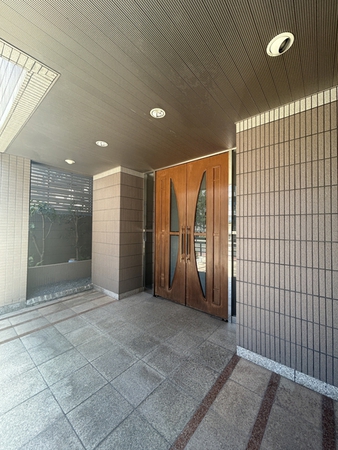 【比治山本町パーク・ホームズ弐番館】エントランス