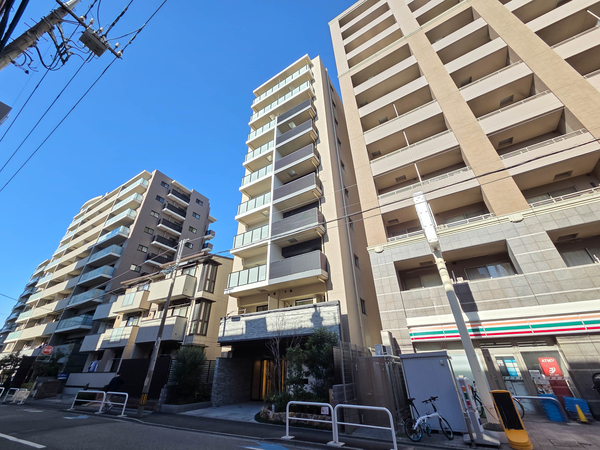 【ルピアシェリール浦和岸町Rosso】外観