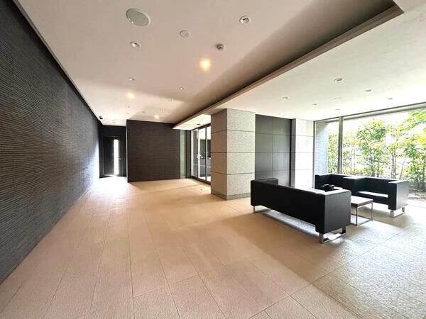 【サーパス自由ヶ丘】エントランス２