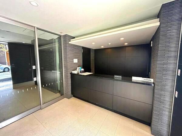 【サーパス自由ヶ丘】エントランス１