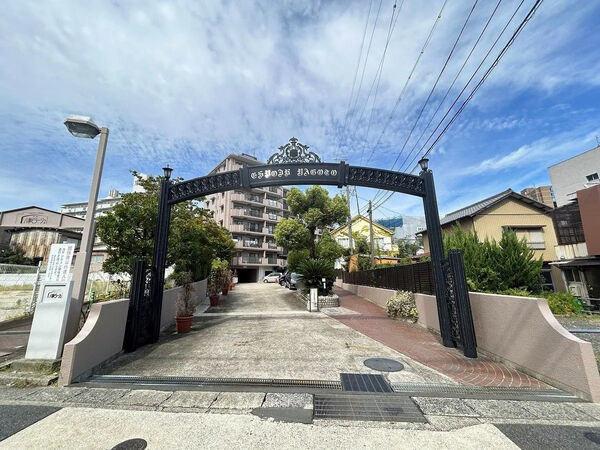 【エスポア八事】エントランスゲート