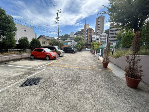 【エスポア八事】駐車場