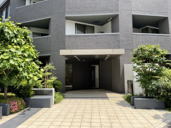 【レクセル大森ラウンドアーク】エントランスアプローチ