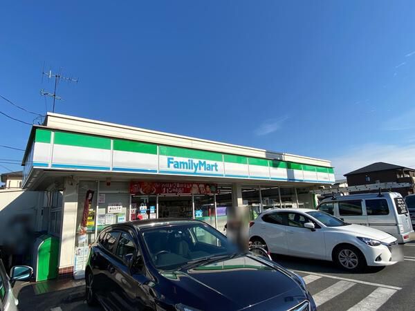ファミリーマート小坂旭町　約270ｍ