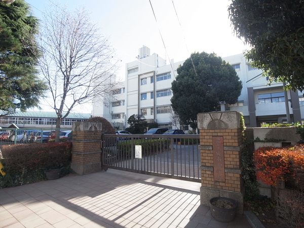 城南中学校　約1000ｍ