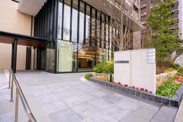 【ザ・パークハウス桜坂サンリヤン】エントランス1 【ザ・パークハウス桜坂サンリヤン】エントランス1