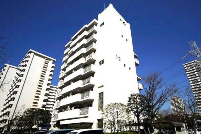 【清新中央ハイツ】2号棟。ハイツの周辺は第一種住居地域のため、静かで落ち着いた住宅街です。 【清新中央ハイツ】2号棟。ハイツの周辺は第一種住居地域のため、静かで落ち着いた住宅街です。