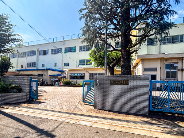 北中野中学校まで約550m(徒歩7分)
