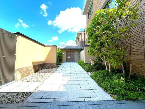 【グランドメゾン南山ヴァンクール】エントランス２